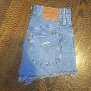 levi's light wash shorts